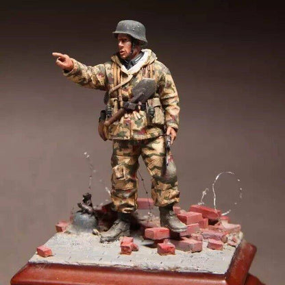 1/35 Resin Model Kit Winter German Soldier Infantryman WW2 Unapinted - Model-Fan-Store