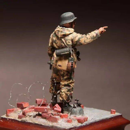 1/35 Resin Model Kit Winter German Soldier Infantryman WW2 Unapinted - Model-Fan-Store