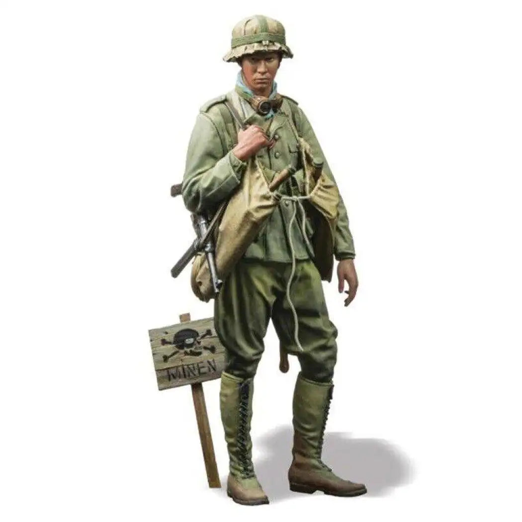 1/16 Resin Model Kit German Soldier DAK Panzer WW2 Unpainted - Model-Fan-Store