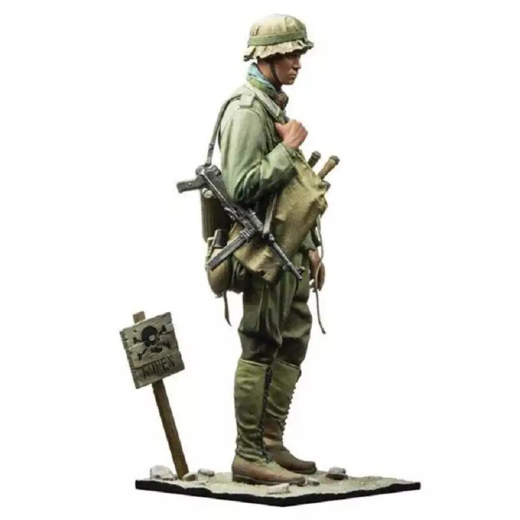 1/16 Resin Model Kit German Soldier DAK Panzer WW2 Unpainted - Model-Fan-Store