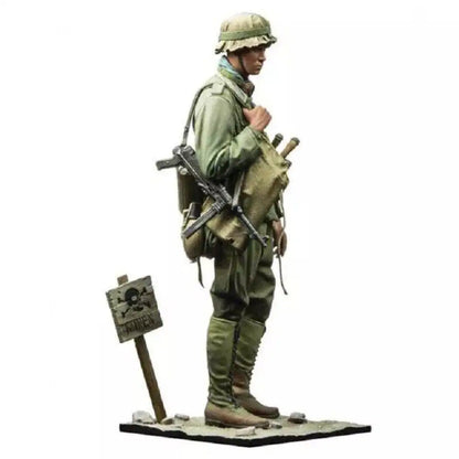 1/16 Resin Model Kit German Soldier DAK Panzer WW2 Unpainted - Model-Fan-Store