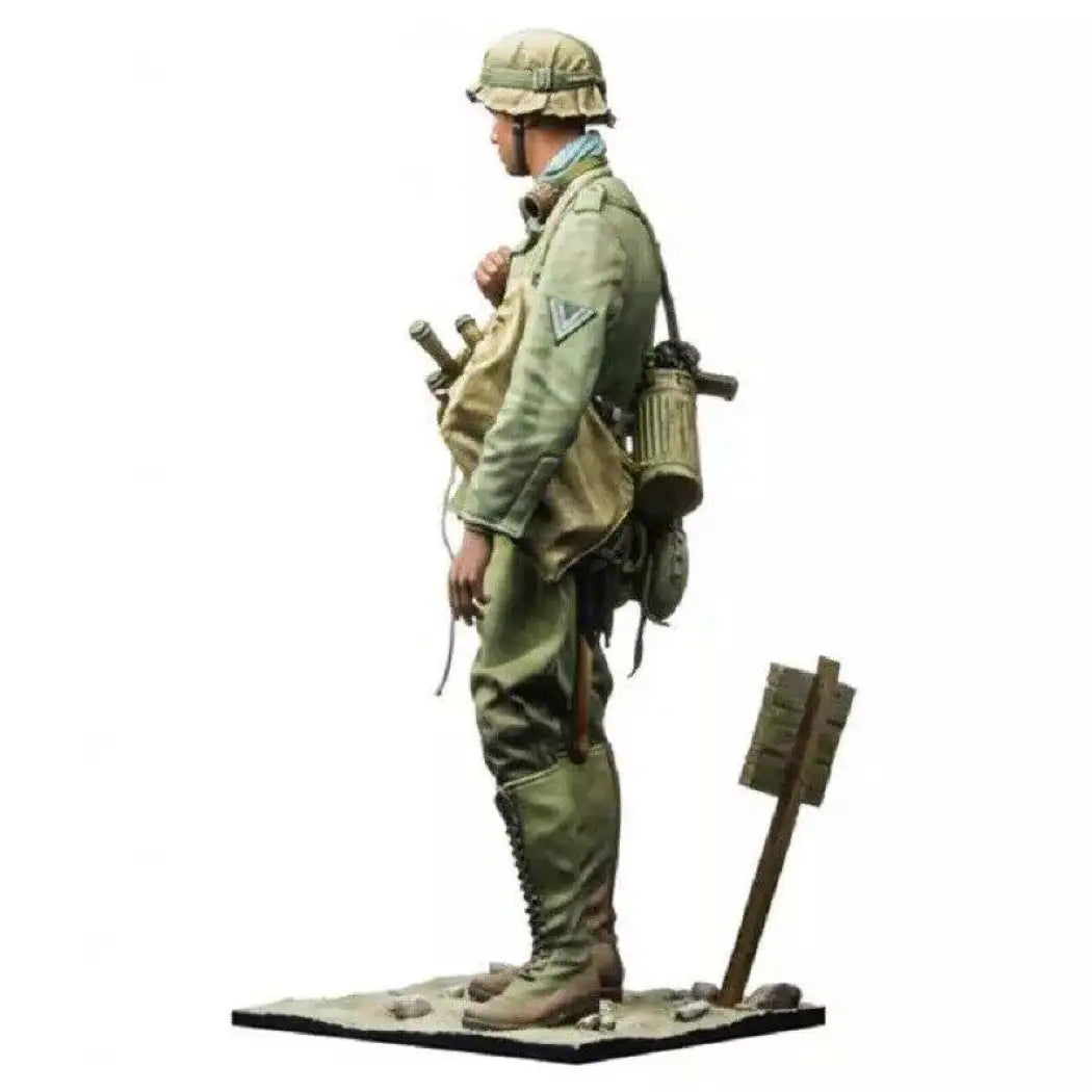 1/16 Resin Model Kit German Soldier DAK Panzer WW2 Unpainted - Model-Fan-Store