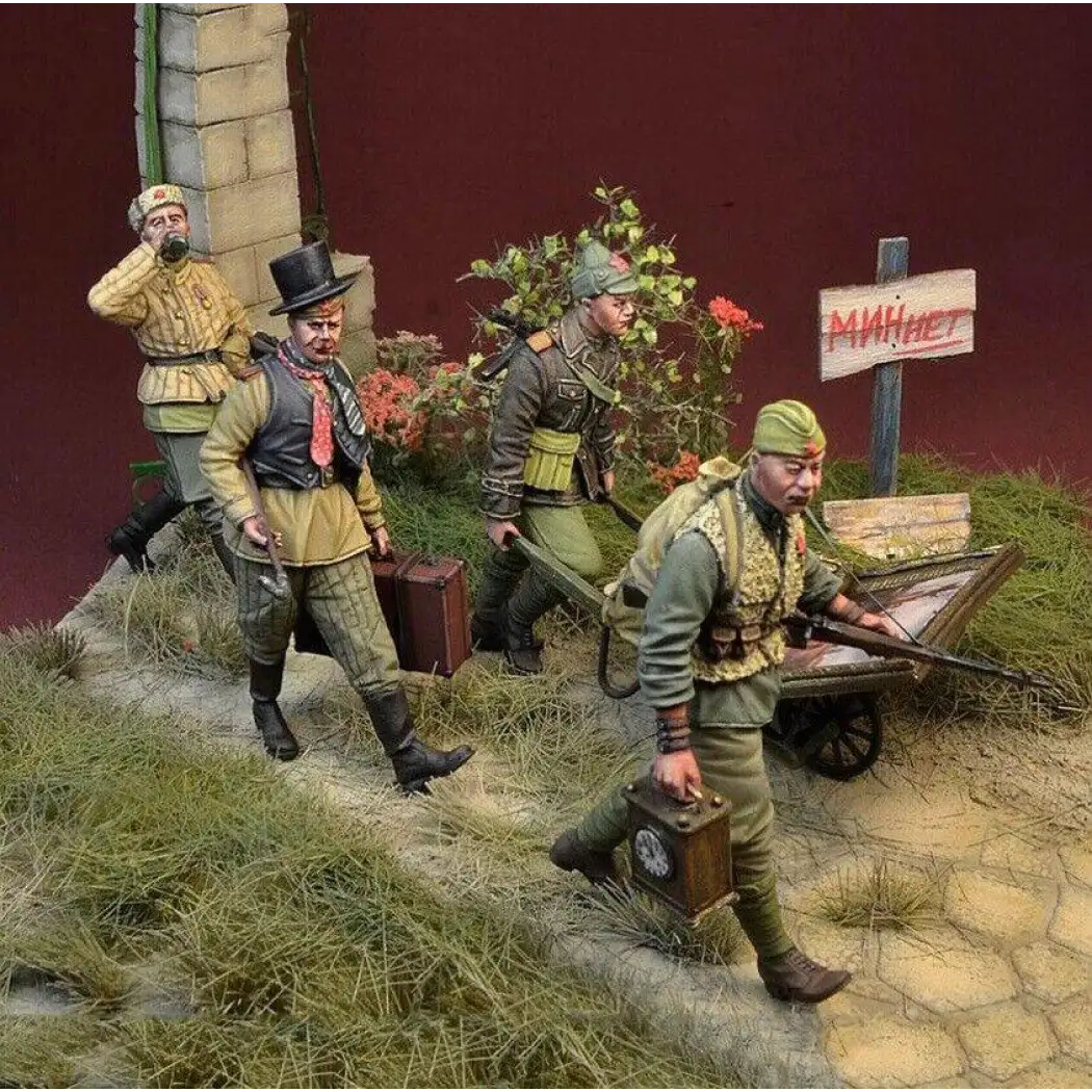 1/35 4pcs Resin Model Kit Soviet Soldiers Infantry WW2 Unpainted - Model-Fan-Store