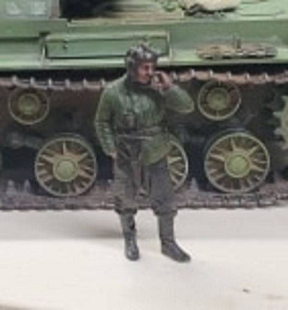 1/35 Resin Model Kit Soviet Soldier Tankman Smoking WW2 Unpainted - Model-Fan-Store