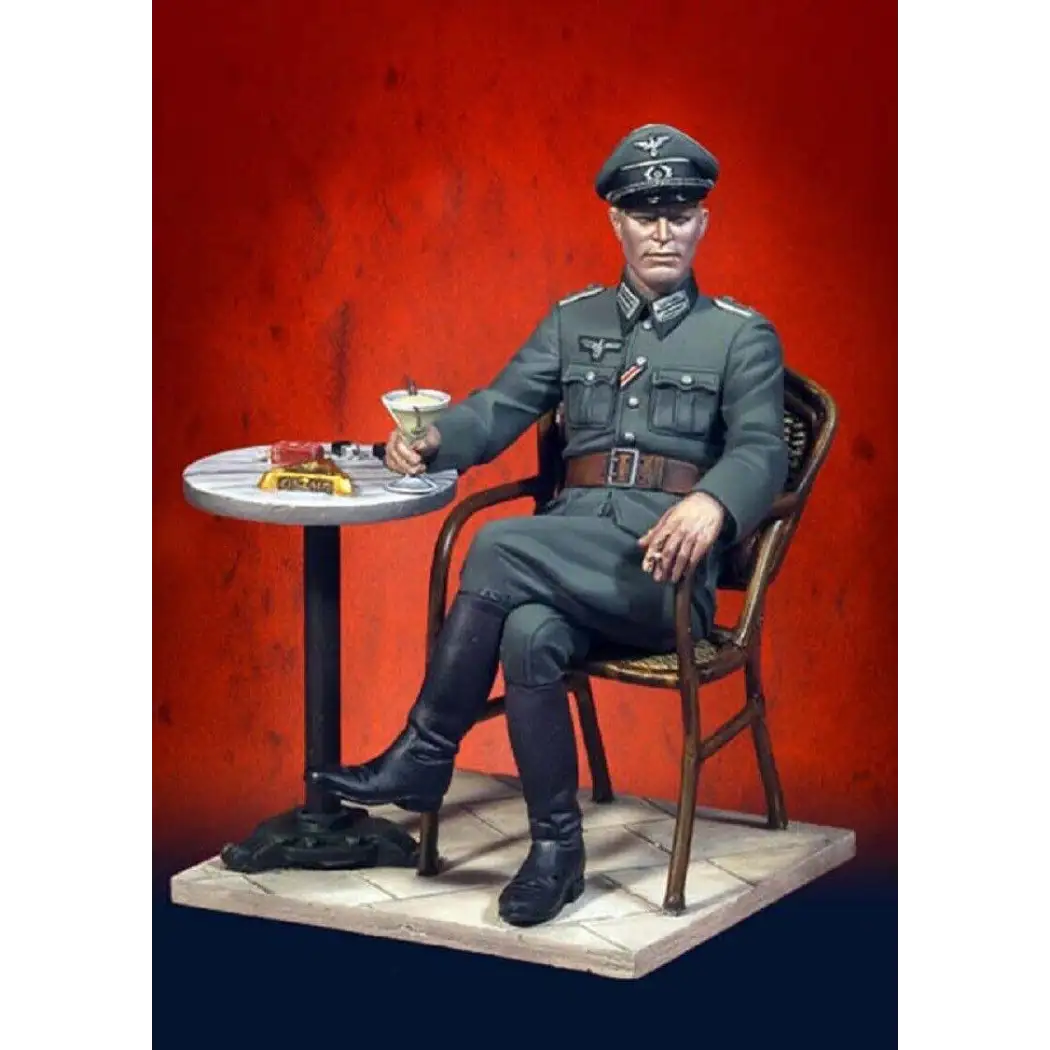 1/18 Resin Model Kit German Officer WW2 Unpainted - Model-Fan-Store