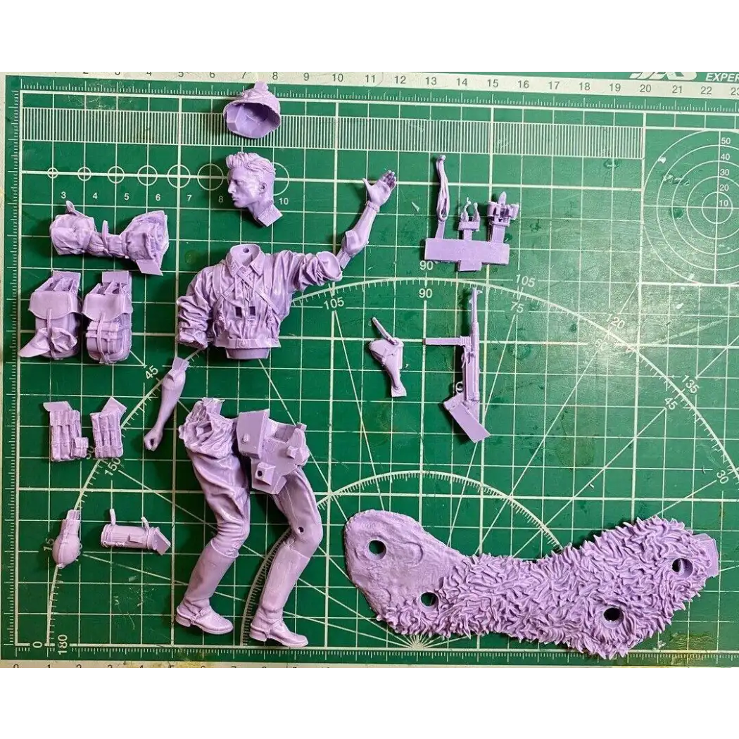 1/24 Resin Figure Model kit Ancient European Crusaders unassembled 1/24 Resin Figure Model kit Ancient European Crusaders unassembled