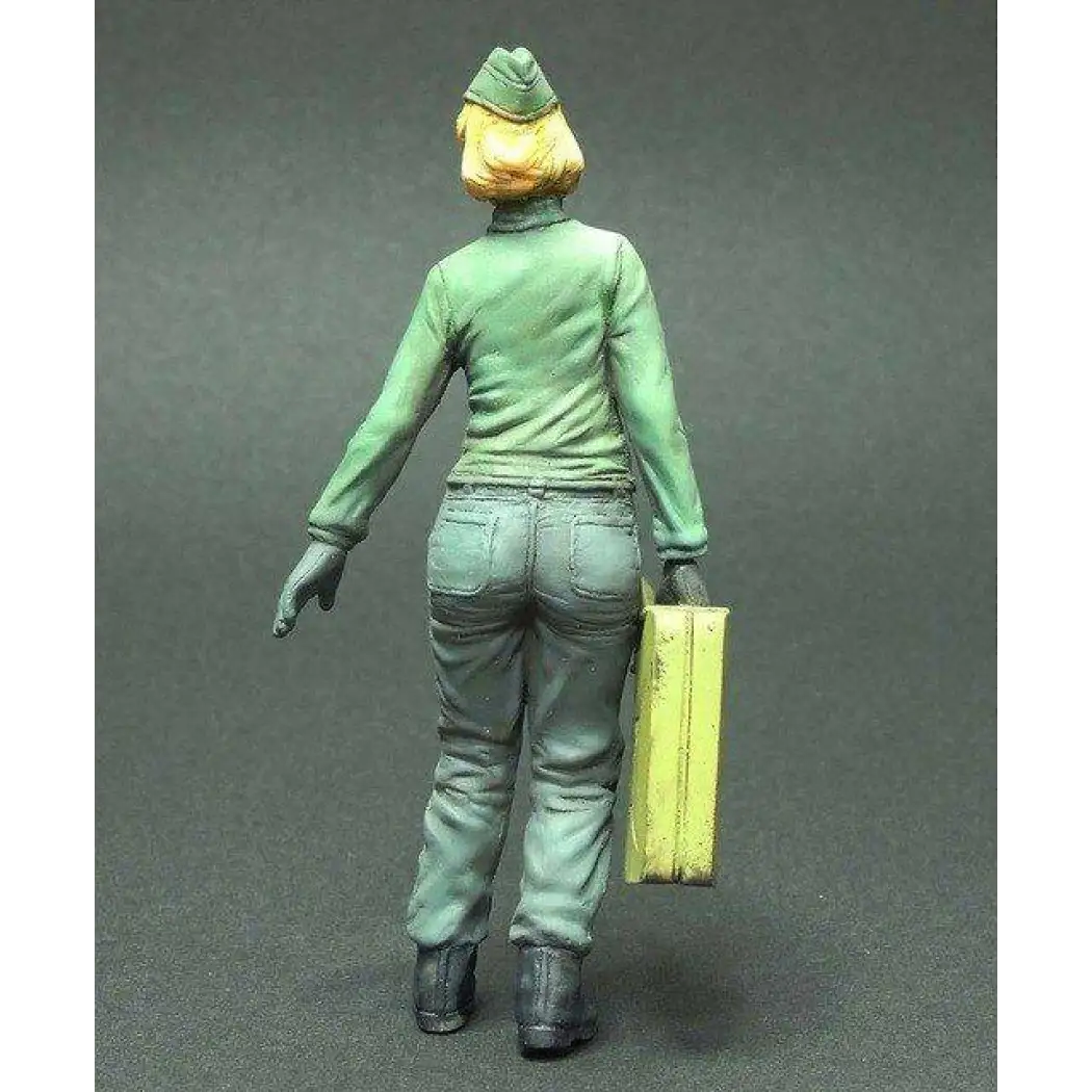 1/20 85mm Resin Model Kit Beautiful Girl Soldier With Oil Drum WW2 Unpainted - Model-Fan-Store