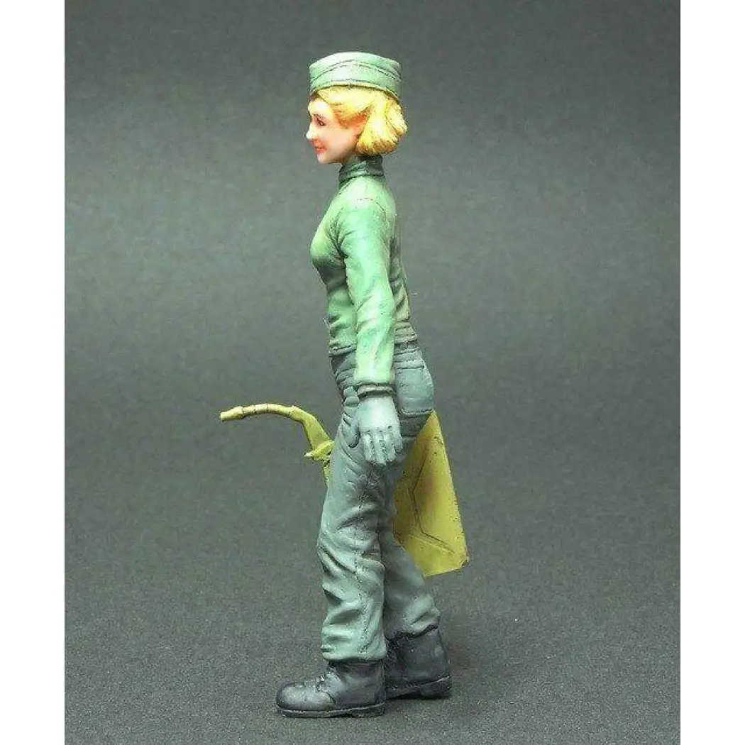 1/20 85mm Resin Model Kit Beautiful Girl Soldier With Oil Drum WW2 Unpainted - Model-Fan-Store