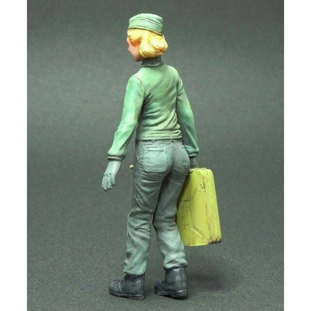 1/20 85mm Resin Model Kit Beautiful Girl Soldier With Oil Drum WW2 Unpainted - Model-Fan-Store