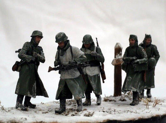 1/35 5pcs Resin Model Kit Winter German Soldiers Infantry WW2 Unpainted - Model-Fan-Store