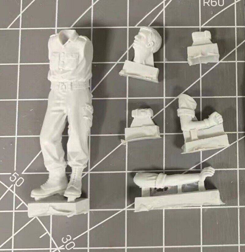 1/35 Scale Resin Figures - US Soldier & Civilians W/ Accessories - Unpainted & Unbuilt Model Kit (4390)