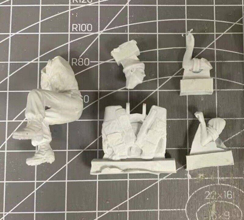 1/35 Resin Model Kit Australian Soldier Vietnam War Tankman Unpainted - Model-Fan-Store