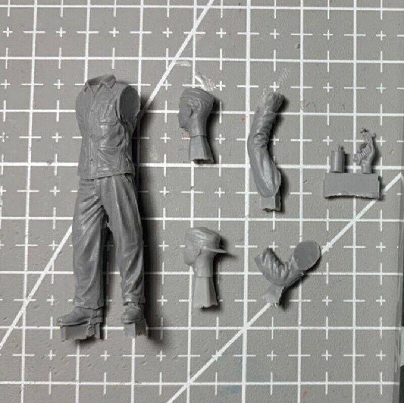 1/35 Resin Model Kit Geran Soldier Tank Mechanic WW2 Unpainted - Model-Fan-Store