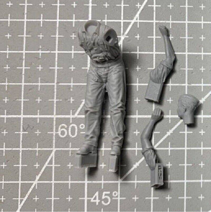 1/35 Resin Model Kit Geran Soldier Tank Mechanic WW2 Unpainted - Model-Fan-Store