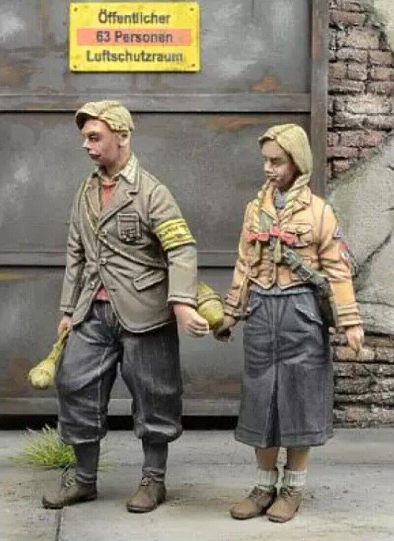 1/35 Resin Model Kit German Citizens WW2 Unpainted - Model-Fan-Store