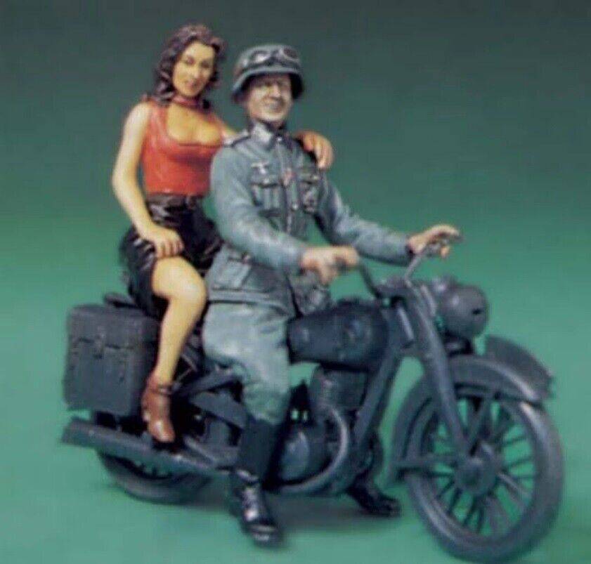 1/35 Resin Model Kit German Officer and Woman WW2 Unpainted - Model-Fan-Store