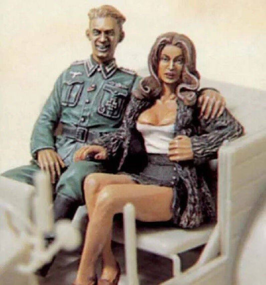 1/35 Resin Model Kit German Officer & Beautiful Girl Two Plastic Unpainted - Model-Fan-Store