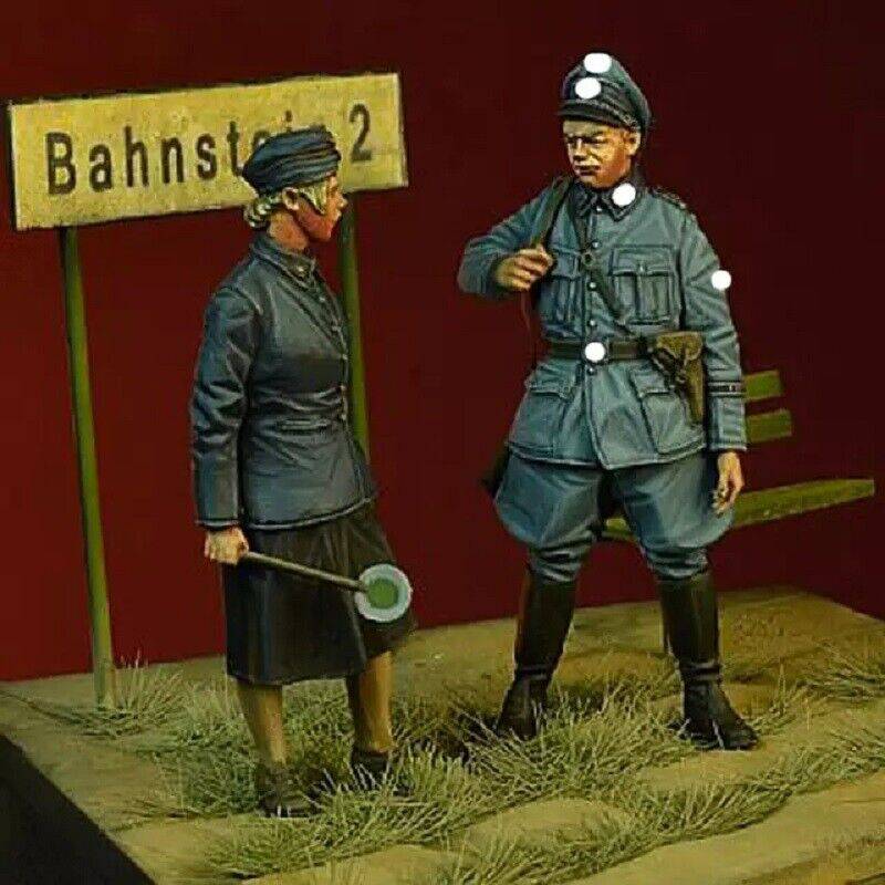 1/35 Resin Model Kit German Soldier and Regulator WW2 Unpainted - Model-Fan-Store