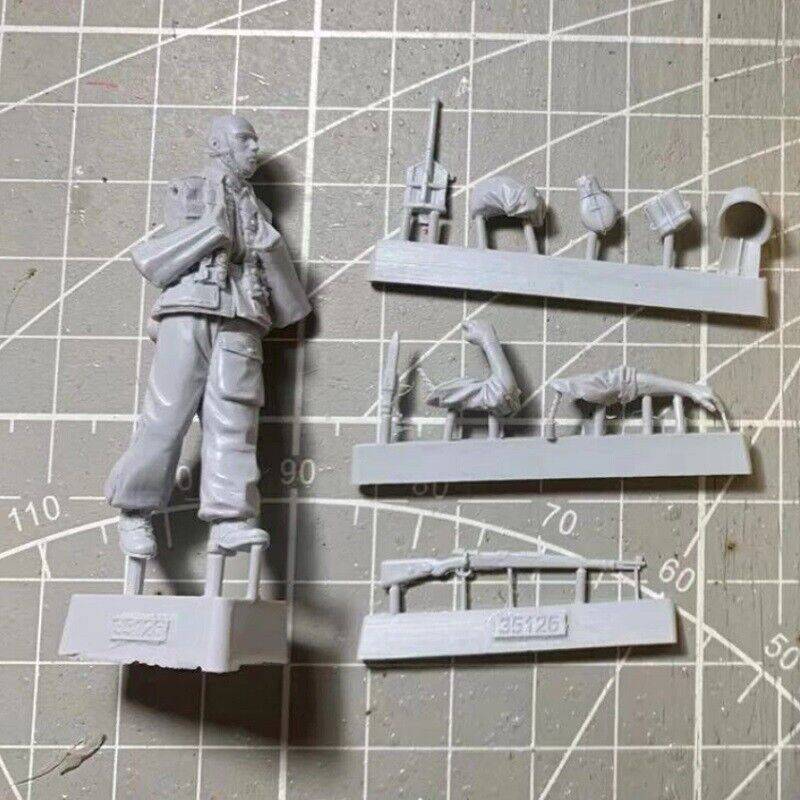 1/35 Resin Model Kit German Soldier Fallschirmjager WW2 Unpainted - Model-Fan-Store