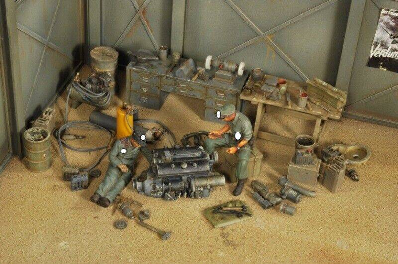 1/35 Resin Model Kit German Soldiers Engine Service Unpainted Unassembled - Model-Fan-Store