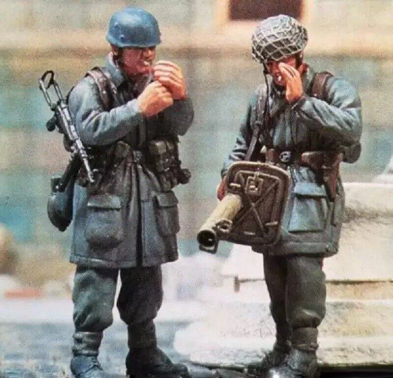 1/35 Resin Model Kit German Soldiers Paratroopers WW2 Unpainted - Model-Fan-Store
