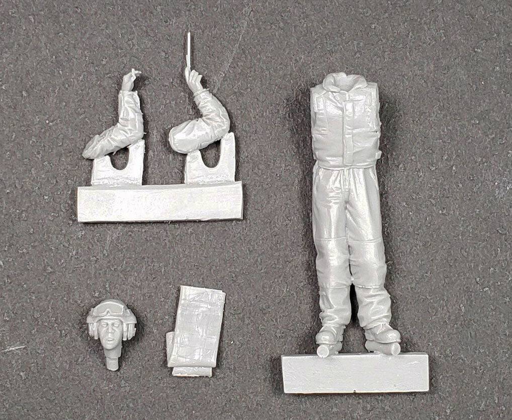 Unpainted Model Kit 1/35 2pcs Resin Model Kit IDF Soldiers Tank Crew (no tank, headphones ...