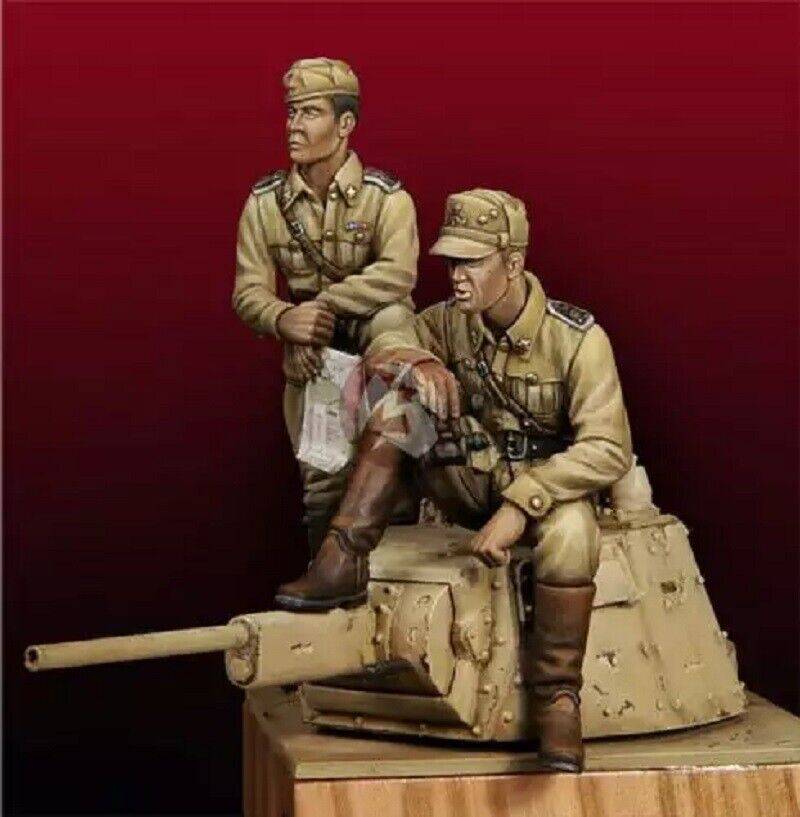 1/35 Resin Model Kit Italian Soldiers Officers (no tank) WW2 Unpainted - Model-Fan-Store