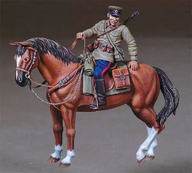 1/35 Resin Model Kit Soviet Officer Riding a Horse WW2 Unpainted - Model-Fan-Store