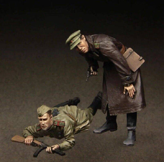 1/35 Resin Model Kit Soviet Soldier and Officer WW2 Unpainted - Model-Fan-Store