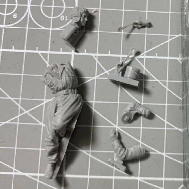 1/35 Resin Model Kit Soviet Soldier Tankman WW2 Unpainted - Model-Fan-Store