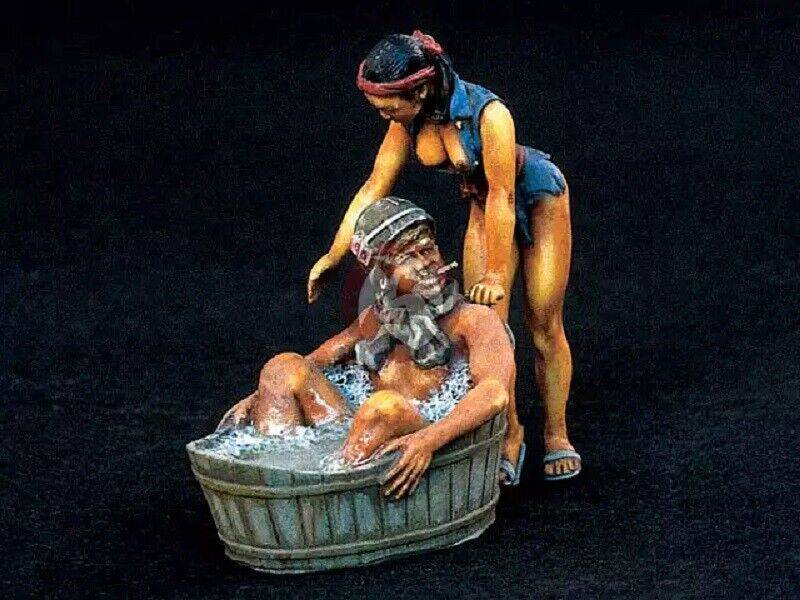 1/35 Resin Model Kit Vietnam War US Army Soldier + Vietnamese Girl Unpainted - Model-Fan-Store