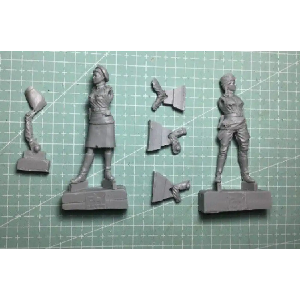 1/35 2pcs Resin Model Kit Girl Woman Soviet Soldiers WW2 Unpainted - Model-Fan-Store