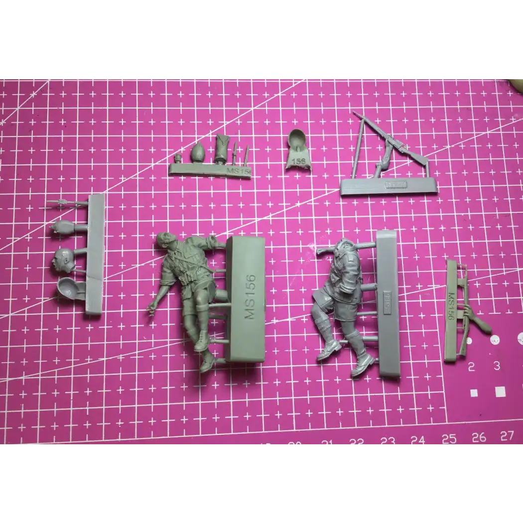 1/35 2pcs Resin Model Kit Italian Soldiers Infantry Defensive WW2 Unpainted - Model-Fan-Store