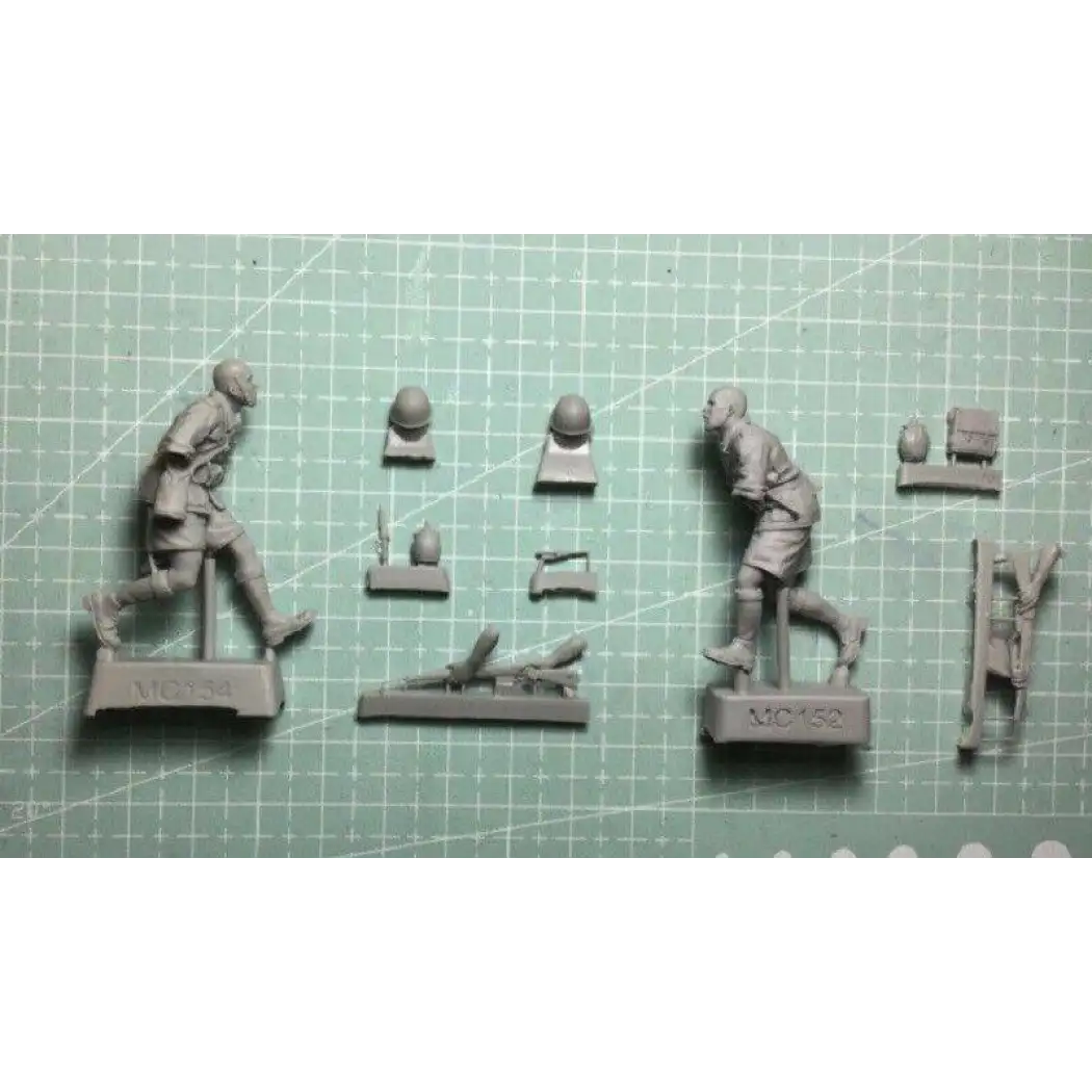 1/35 2pcs Resin Model Kit Italian Soldiers Infantry North Africa WW2 Unpainted - Model-Fan-Store