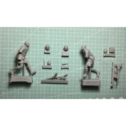 1/35 2pcs Resin Model Kit Italian Soldiers Infantry North Africa WW2 Unpainted - Model-Fan-Store