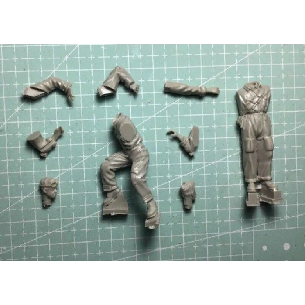 1/35 2pcs Resin Model Kit Italian Soldiers Tank Crew WW2 Unpainted - Model-Fan-Store