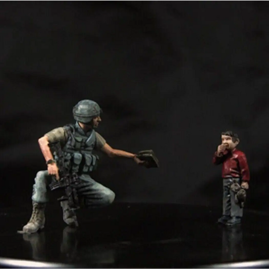 1/35 2pcs Resin Model Kit Modern US Army Soldier & Iraqi Child Unpainted - Model-Fan-Store