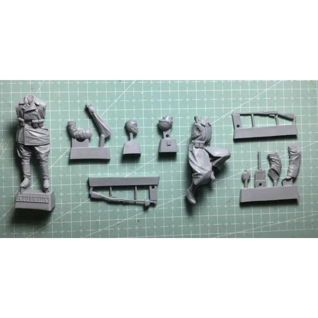 1/35 2pcs Resin Model Kit Soviet Soldiers Tank Crew WW2 Unpainted - Model-Fan-Store