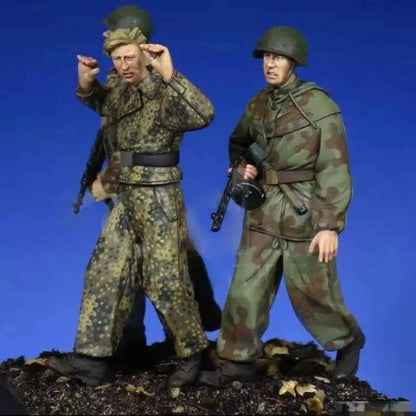1/35 3pcs Resin Model Kit Soviet Soldiers & Captured Soldier WW2 Unpainted