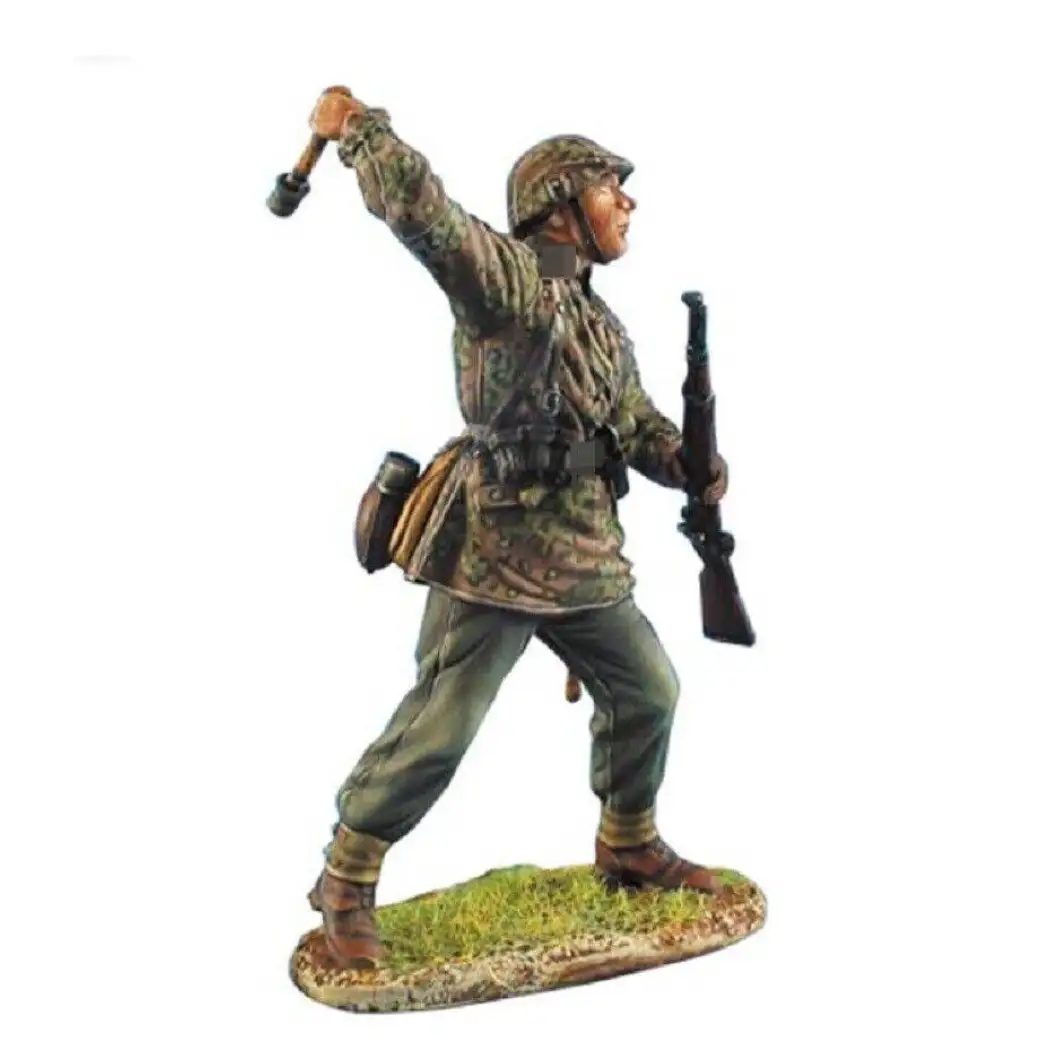 1/35 Resin Model Kit German Soldier Grenadier Throws a Grenade WW2 Unpainted - Model-Fan-Store