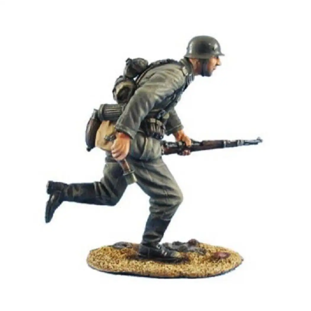 1/35 Resin Model Kit German Soldier Infantry Runs WW2 Unpainted - Model-Fan-Store