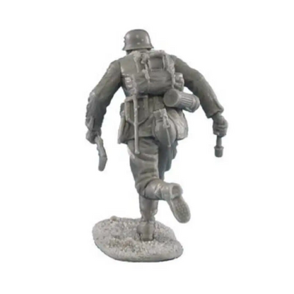 1/35 Resin Model Kit German Soldier Infantry Runs WW2 Unpainted - Model-Fan-Store