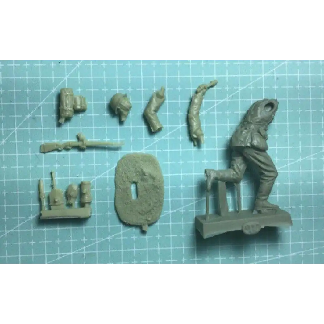 1/35 Resin Model Kit German Soldier Infantry Runs WW2 Unpainted - Model-Fan-Store