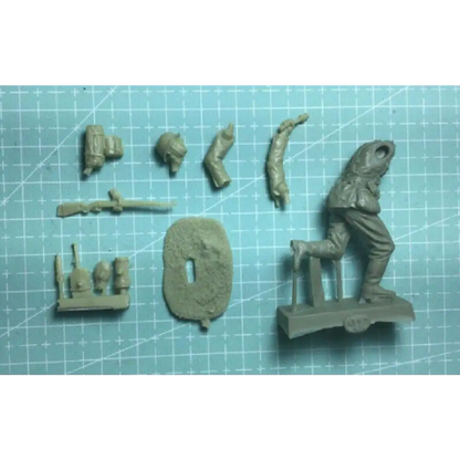 1/35 Resin Model Kit German Soldier Infantry Runs WW2 Unpainted - Model-Fan-Store