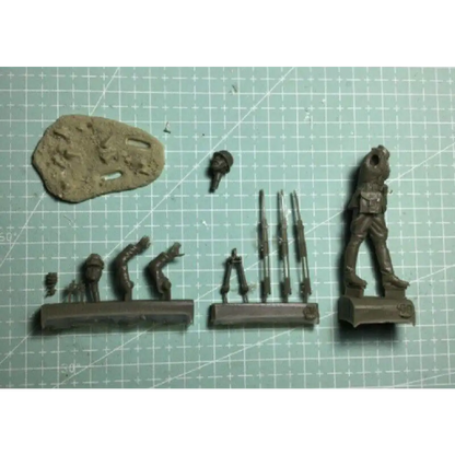 1/35 Resin Model Kit German Soldier Infantryman Photograph WW2 Unpainted - Model-Fan-Store