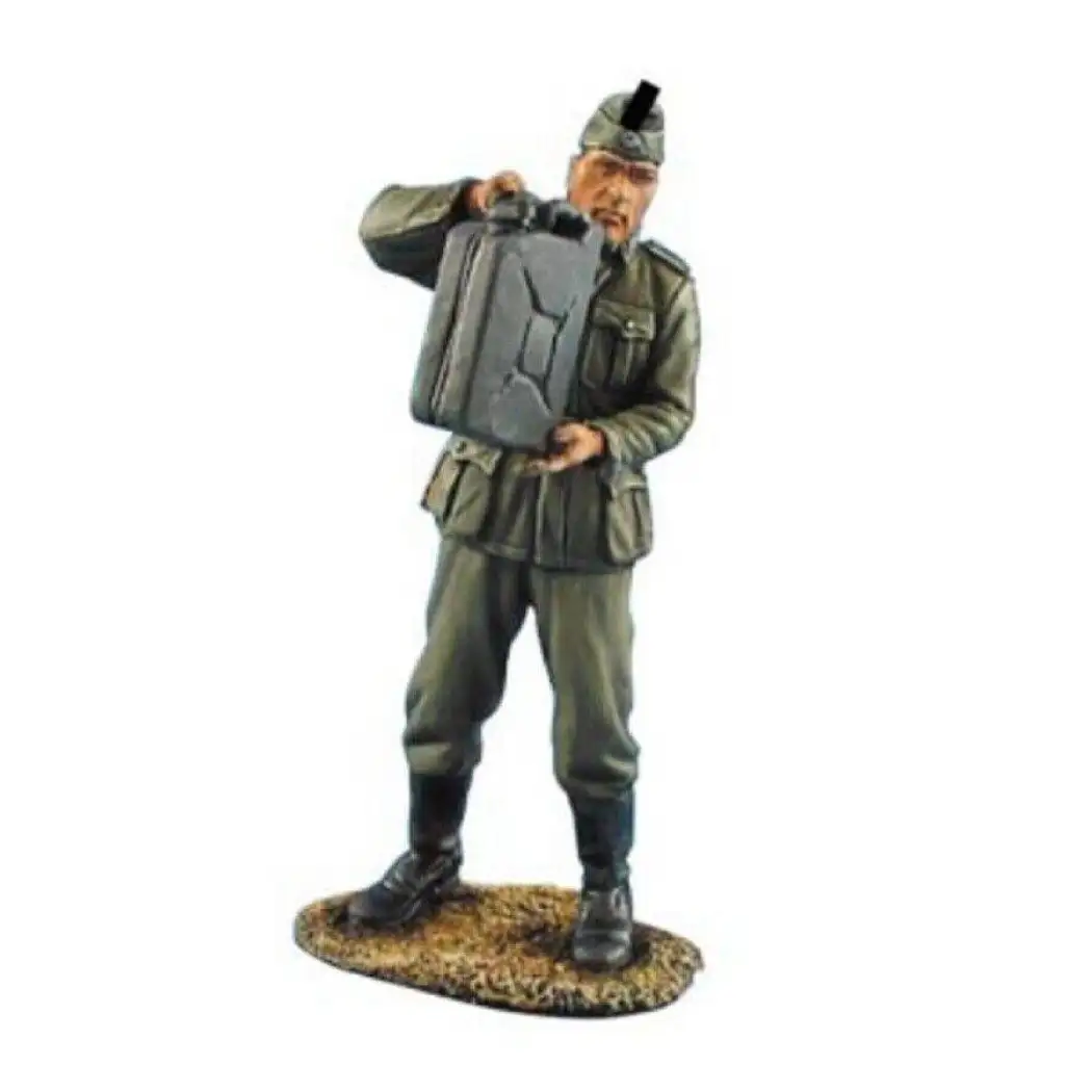 1/35 Resin Model Kit German Soldier Infantryman Refueling WW2 Unpainted - Model-Fan-Store