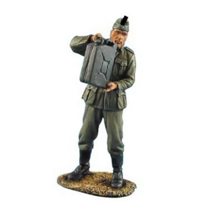 1/35 Resin Model Kit German Soldier Infantryman Refueling WW2 Unpainted - Model-Fan-Store