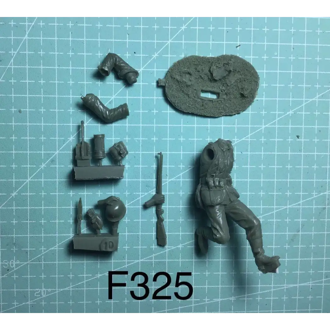 1/35 Resin Model Kit German Soldier Infantryman Runs WW2 Unpainted - Model-Fan-Store