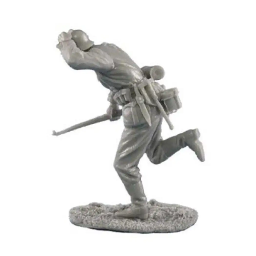 1/35 Resin Model Kit German Soldier Infantryman Runs WW2 Unpainted - Model-Fan-Store