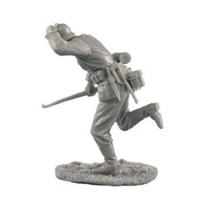 1/35 Resin Model Kit German Soldier Infantryman Runs WW2 Unpainted - Model-Fan-Store